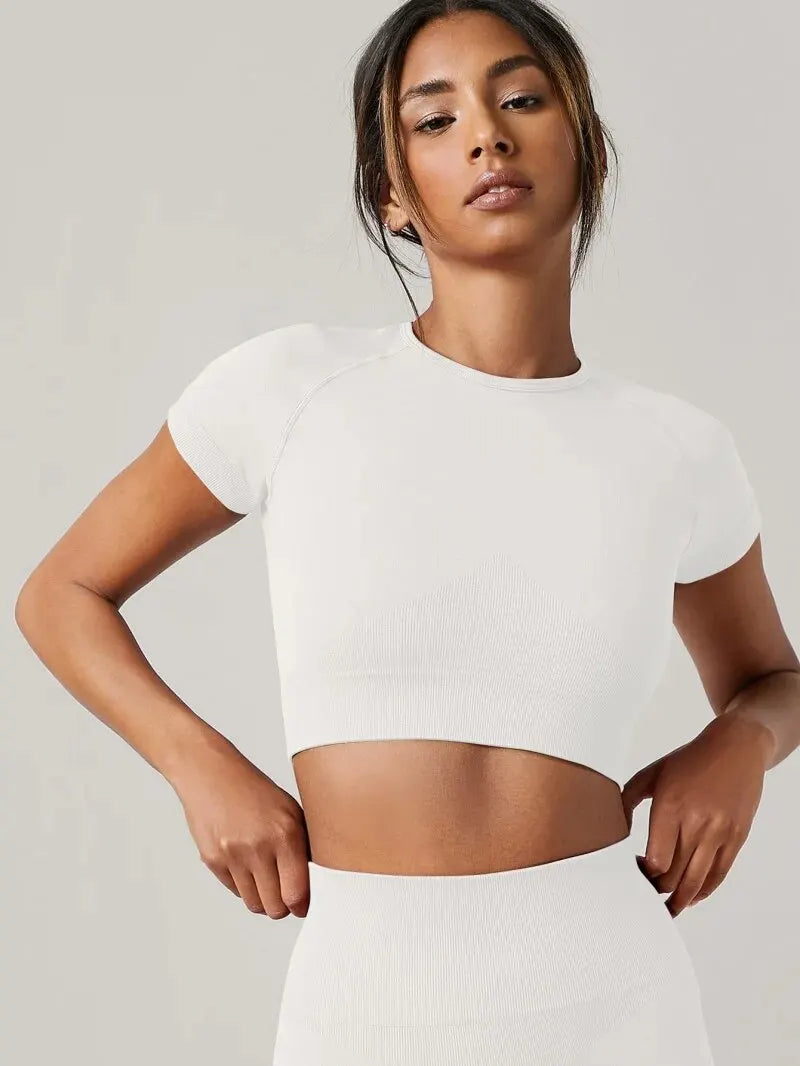 Elevate Your Workout with Our Women’s Seamless Yoga Top – Short Sleeve, Quick Dry Fitness Shirt for Ultimate Comfort and Style